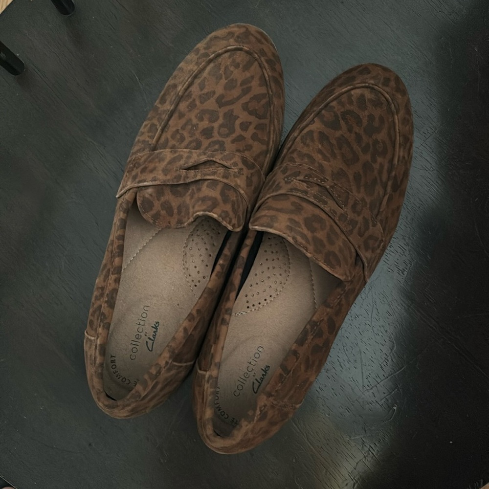 Clarks womens 9 suede loafers leopard print Trish Rose New